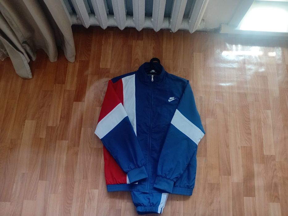 Продам спортивка ветровка