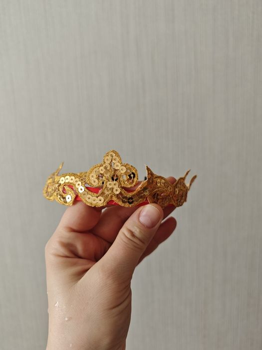 Платье с жилеткой и ободком