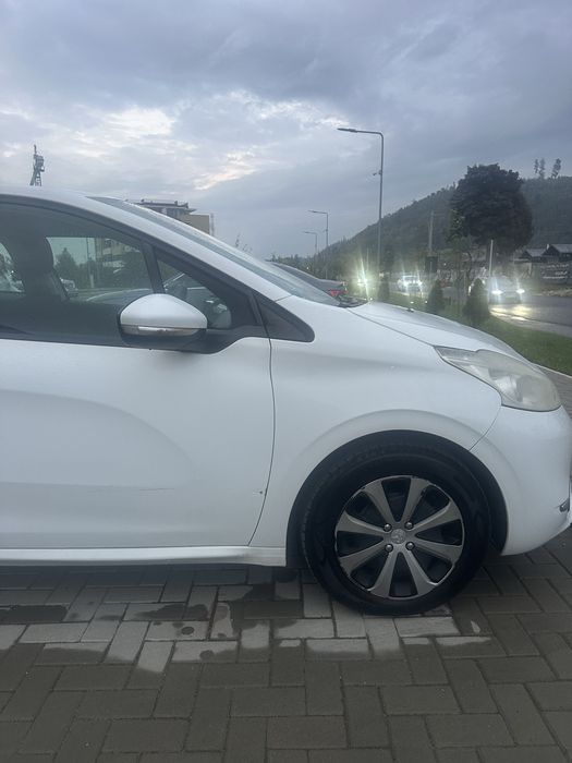 Peugeot 208 1.4 diesel 2012 in 3 usi cutie automata (robotizata)