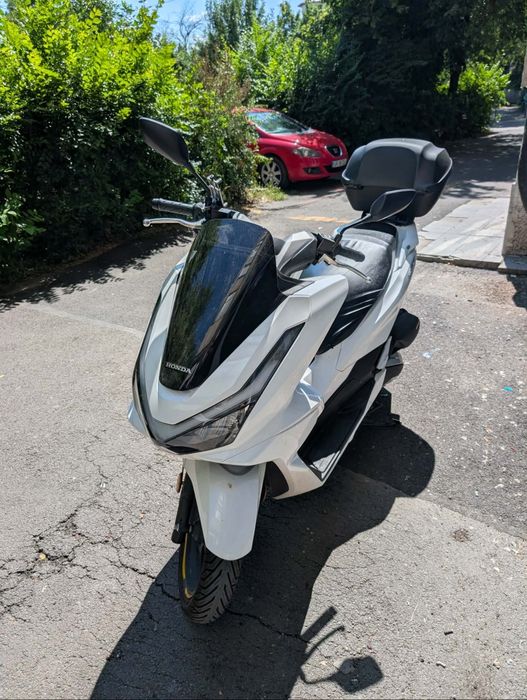 Vând Honda PCX 19.000 lei aproape nou