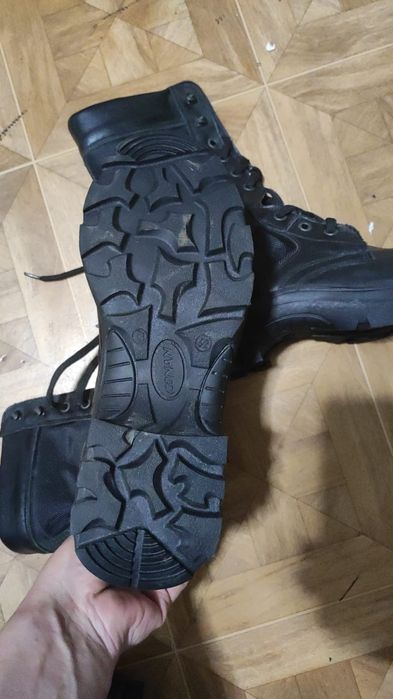 Срочно пролам берцы