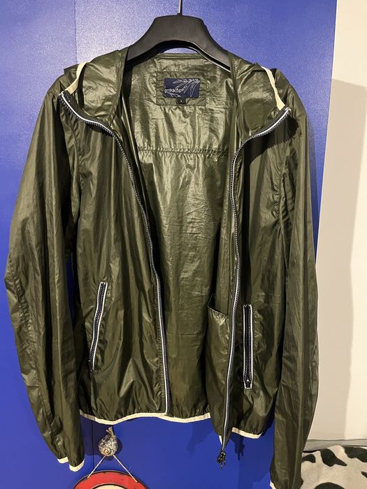 Ветровка на Celio,размер L,състояние 10/10,цвят тъмнозелен