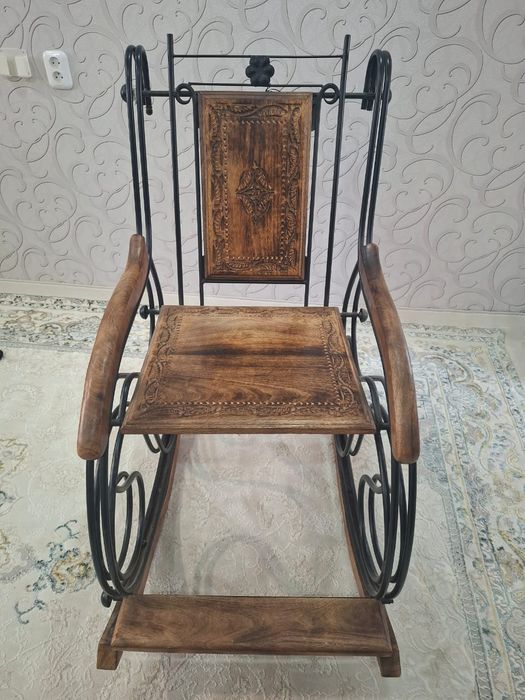 Продам кресло- качалку