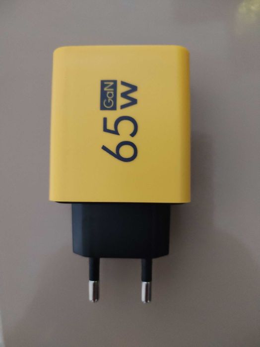 Vând încărcător cu încărcare rapidă 65w