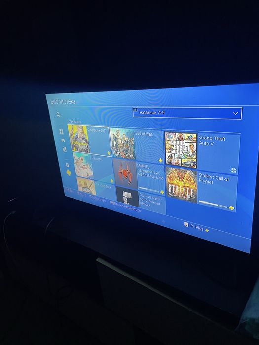 Продам PlayStation 4