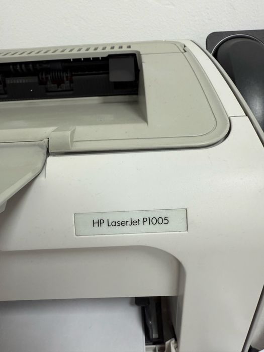 принтер HP LaserJet P1005.