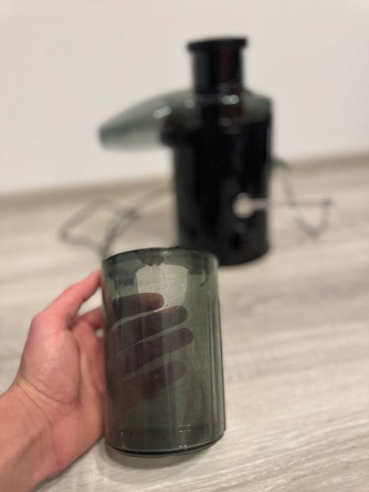 Vând storcator de fructe