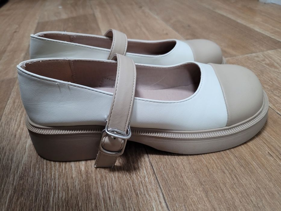 Туфли в стиле Mary Jane, с круглым носиком