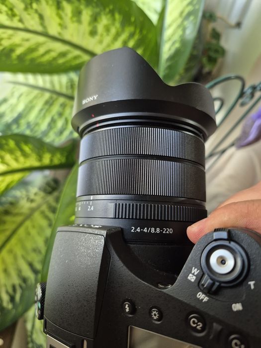 Aparat foto Sony RX10 MK IV