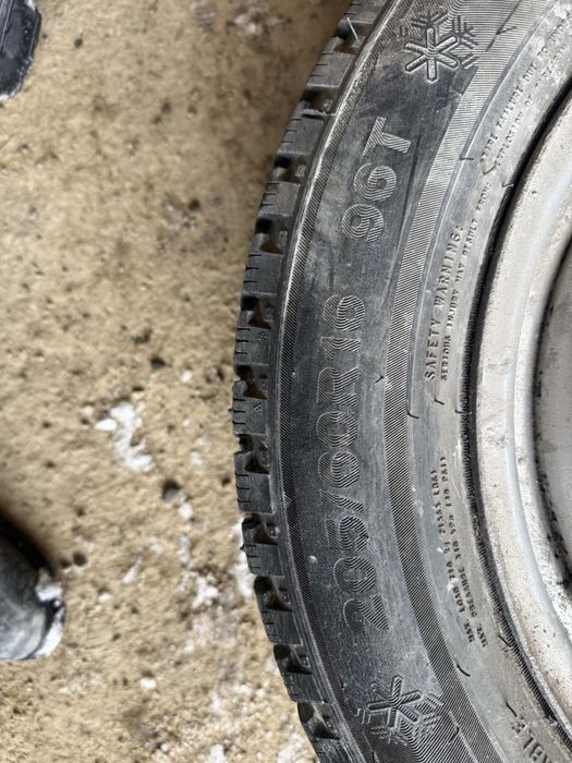 Продам шипованную резину