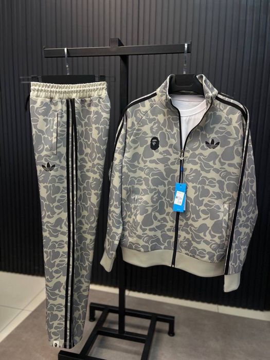 А bathing ape екипи