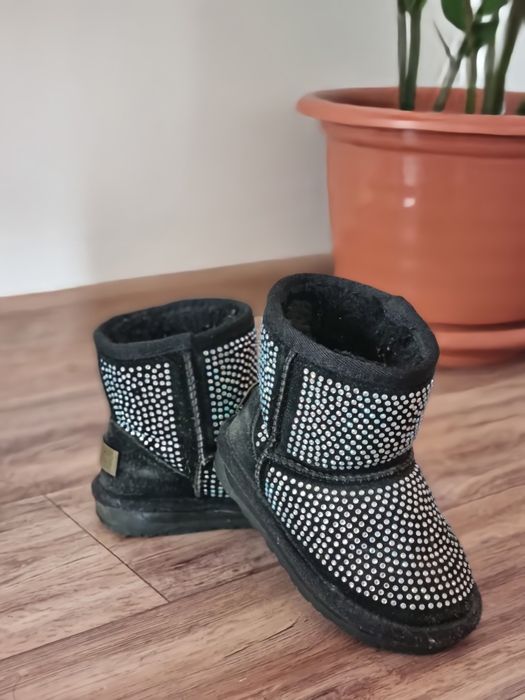 Продам детские угги Boutique Shoes