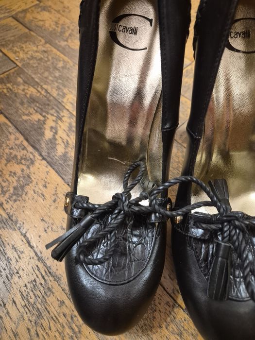 Pantofi negri cu toc, marca Just Cavalli, din piele, marimea 40, noi