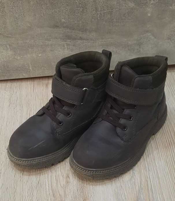 Продам ботинки на мальчика 29 размер