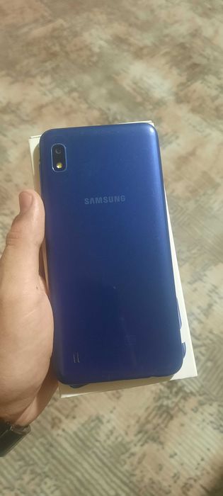 Samsung A10 telefoni sotiladi