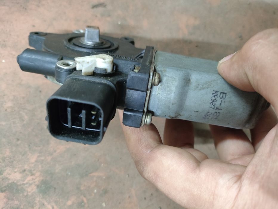 Моторчик стеклоподъемника Оутлендер 1