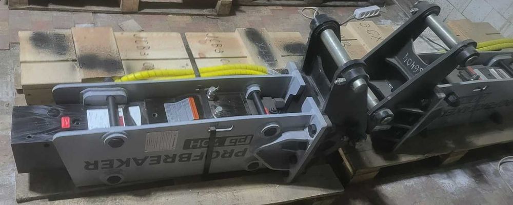 Гидромолот для экскаватора-погрузчика JCB 3CX,4CX,5CX.