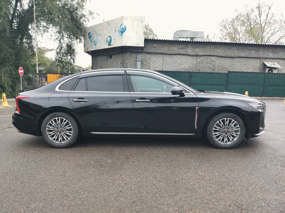 Honqi h5 отличное состояние