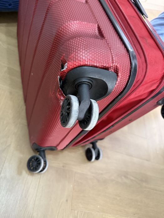 Чемодан дорожный