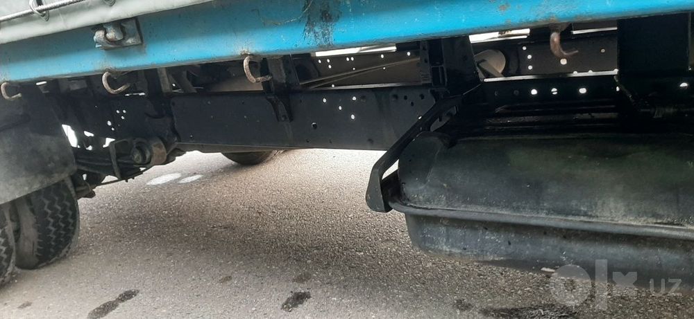 Mersedes Benz sotiladi gruzovoy