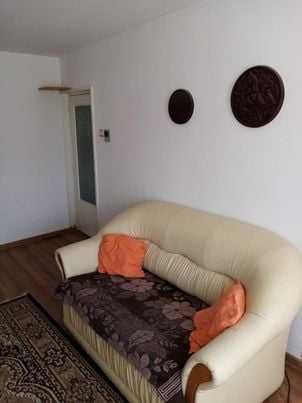 Închiriez apartament cu 3 camere