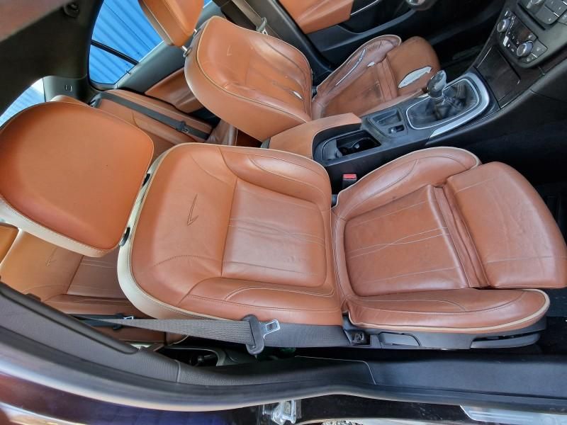 Scaun fata dreapta piele maro cu incalzire Opel Insignia A