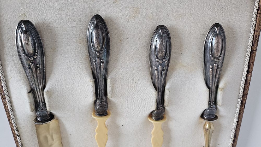 Сребърни прибори за сервиране