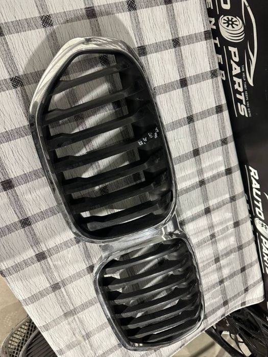 Grila centrala BMW X1 F48 LCi 2020/2021/2022/2022/2023