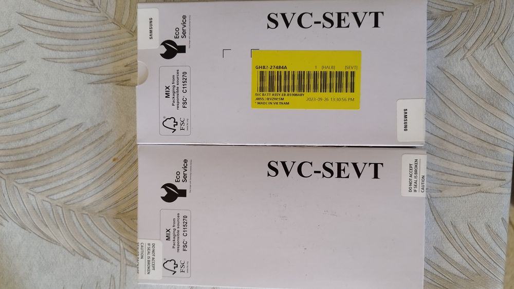 Продаются 2 батарейки Samsung S23 ultra. Оригинальные Samsung в сборе.