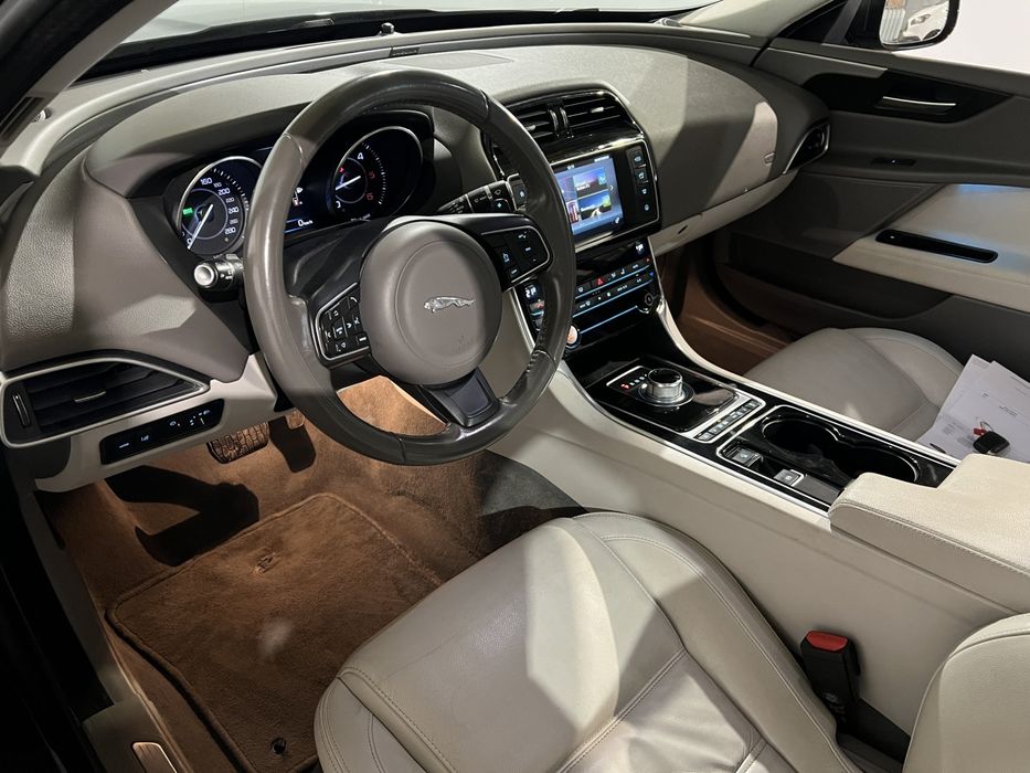 VÂND JAGUAR XE 2.0d Pure | 2016 | Automat | Diesel | 163 CP