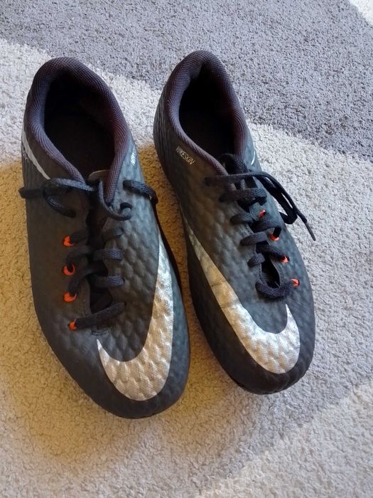 Футболни бутонки