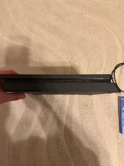 PlayStation 4 slim 1TB и 10 игри