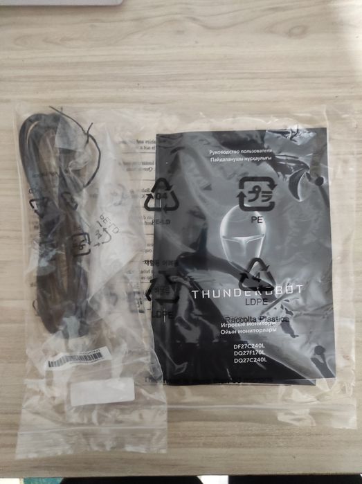 Монитор ThundeRobot DF27C240L