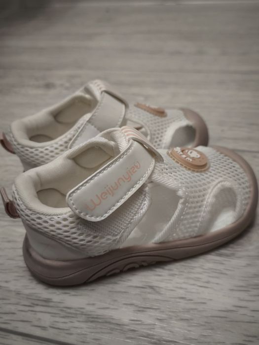 Продам детские сандали