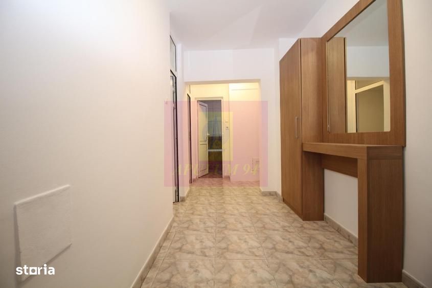 Apartament cu 3 camere de vânzare Decebal adiacent