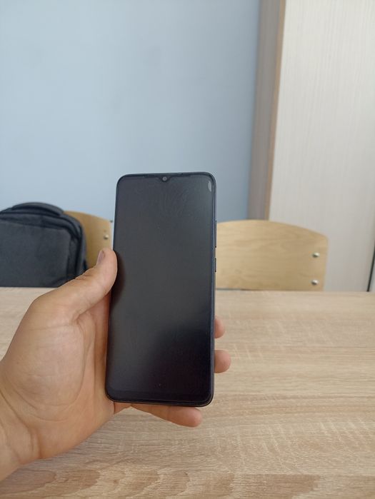 Infinix smart 7 plus bor xolati ideal qirilgan chizilgan joyi yoq karo