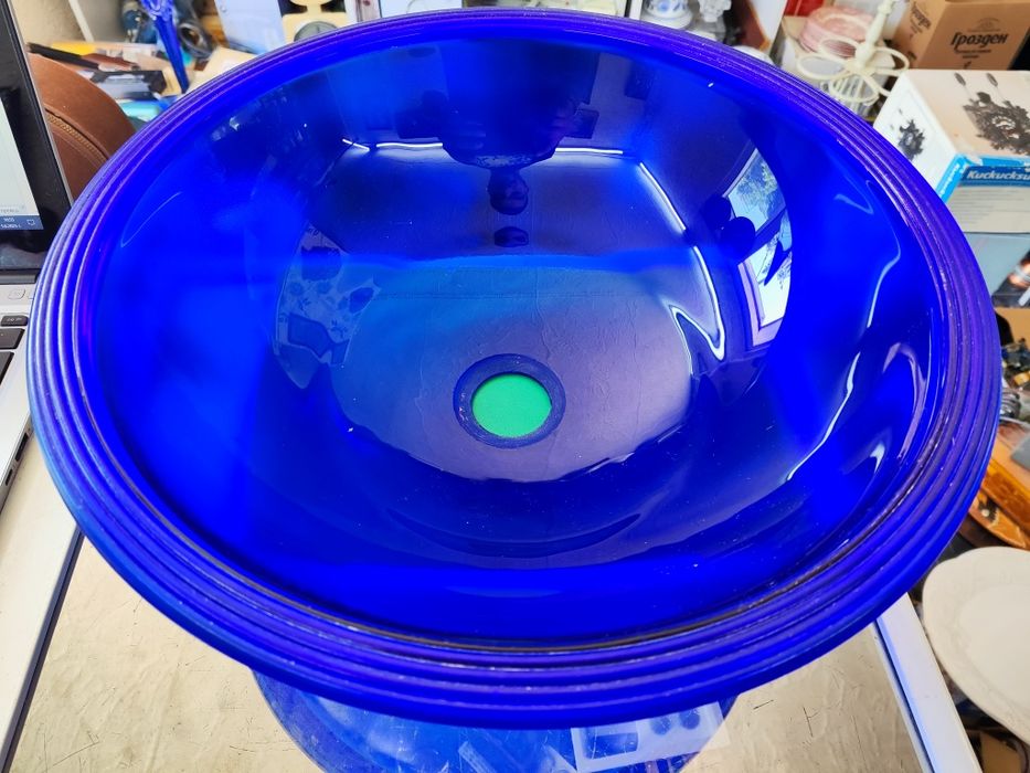 Стъклена кръгла мивка за баня