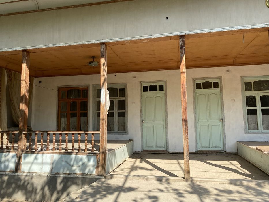 Hovli uy-joy sotiladi