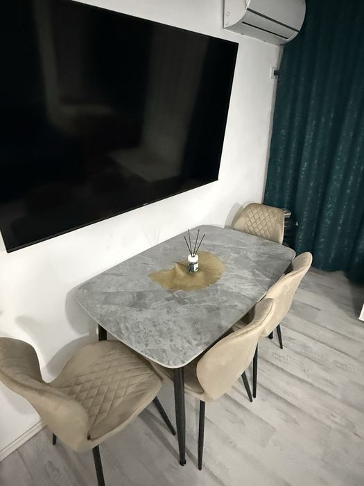 Scaune tapitate crem, material moale