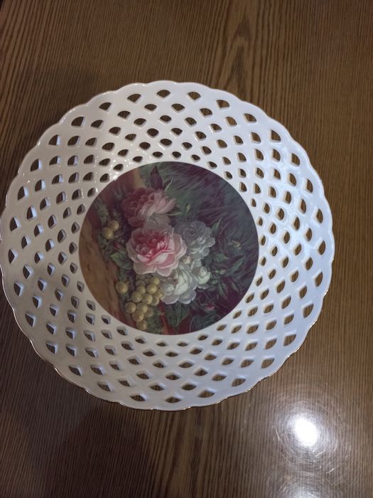 Ваза или ваза для фруктов.