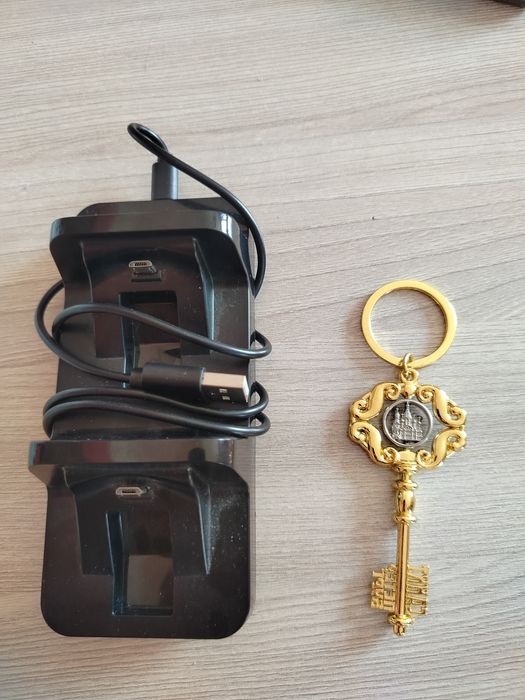 Продам зарядную станцию для джойстиков пс4