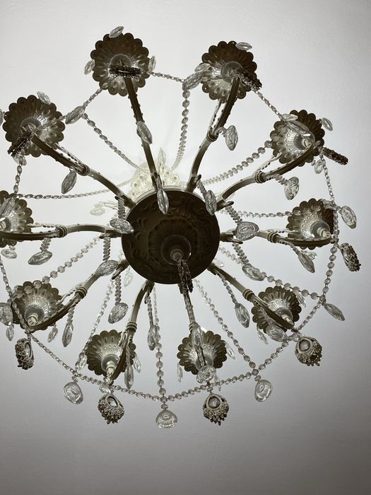 Люстра в хорошем состояний