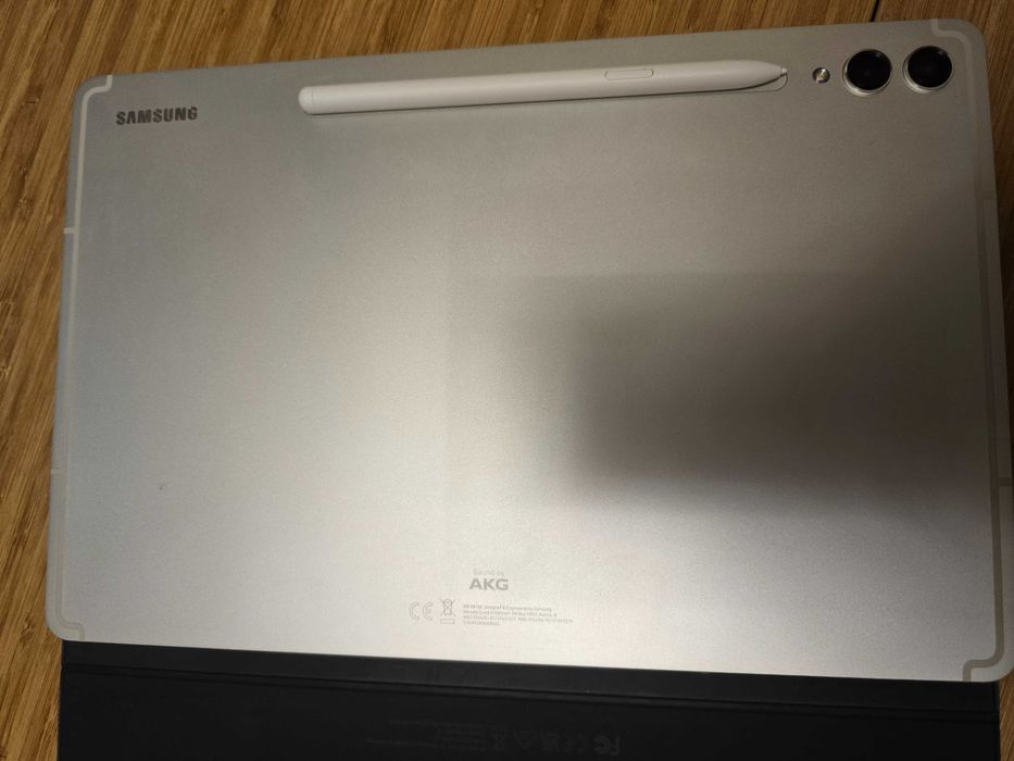 Планшет Samsung Galaxy Tab S9+5G и оригинальная Samsung клавиатура