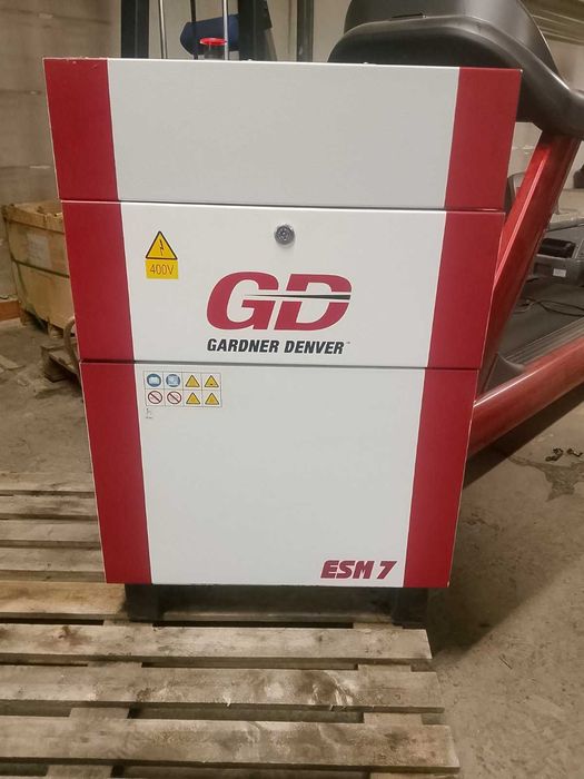 Винтов компресор Gardner Denver ESM7 бутилка 500л изсушител