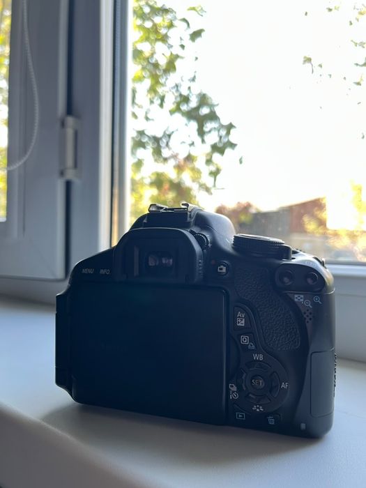 Canon 600D, объектив 18-55мм