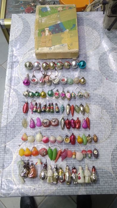 Продам мини елку и мини елочные игрушки ссср