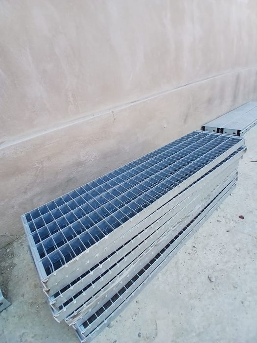 Trepte zincate galvanizate