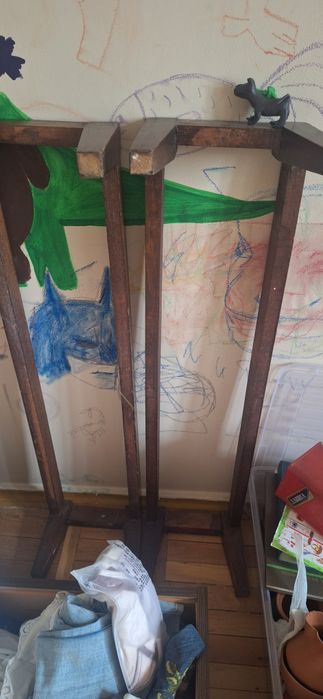 Подставки для полок и прочих вещей.