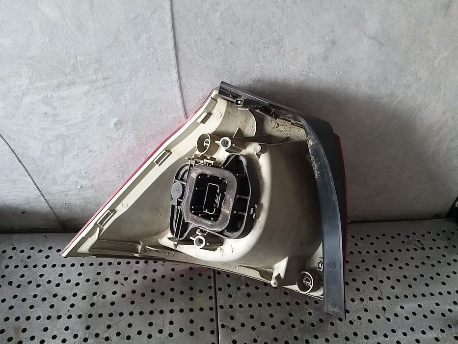 Stop tripla lampa dreapta aripa vw golf 5 1k scurt 1k6945096e