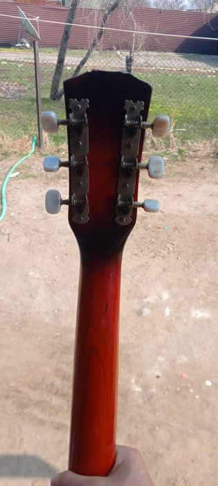 Продам гитарю очень срочно нужны деньги